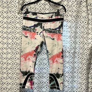 Lululemon Pigment Wave Run Crops Size 8